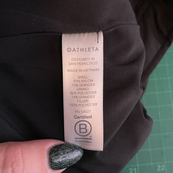 Athleta Women 14 Black Toasty Buns Insulated Shorts Pockets Puffer Quilted - Picture 7 of 7